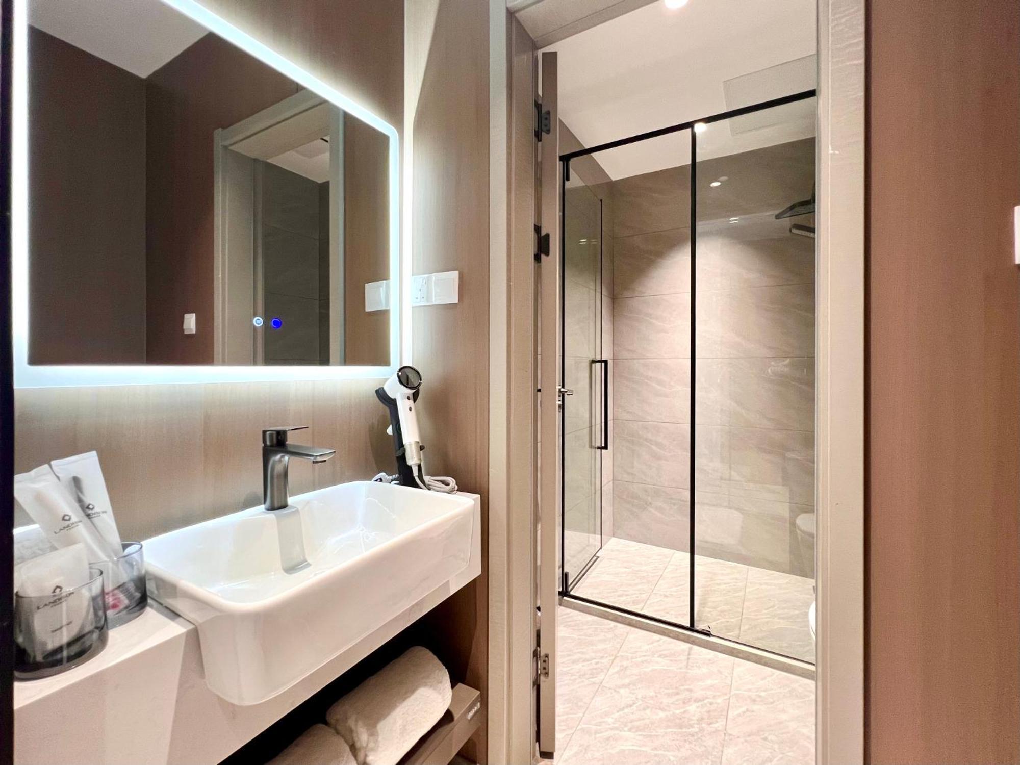 Hotel Landison Penang 4*